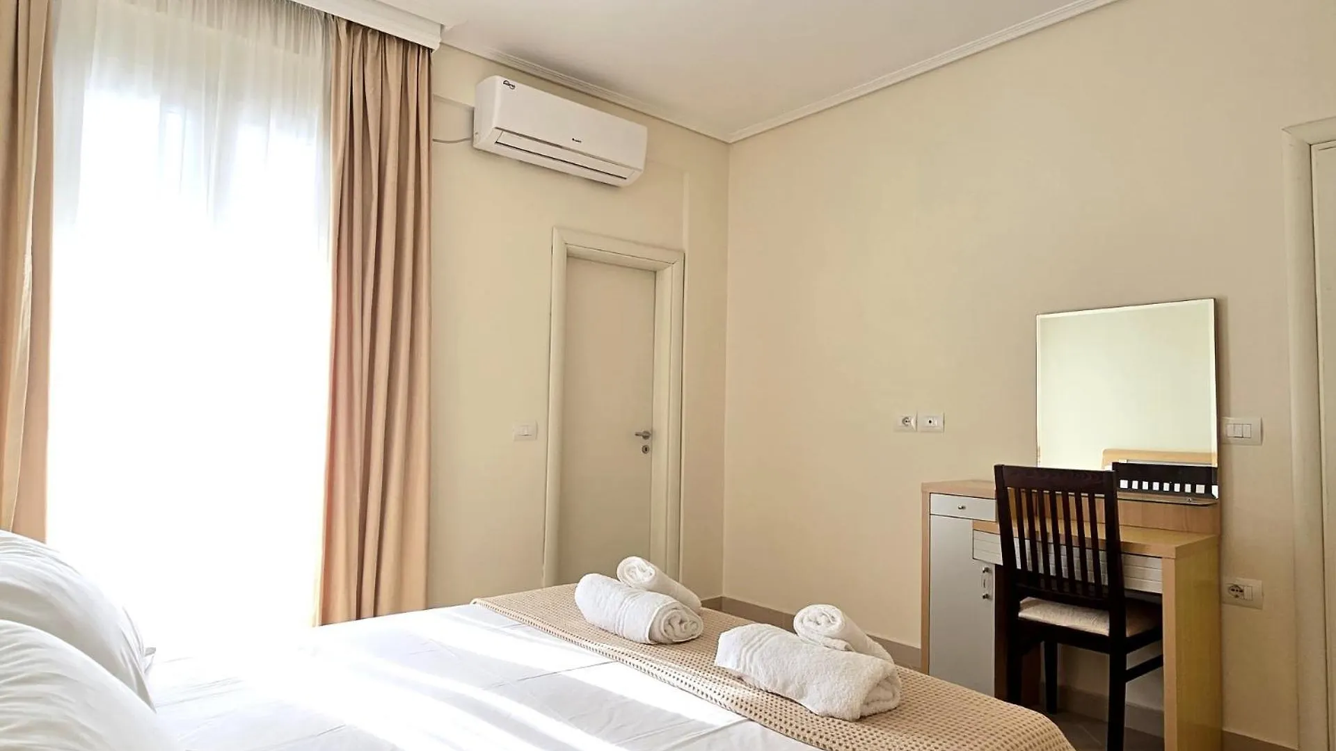Jona'S Top-Floor Oasis Sarandë