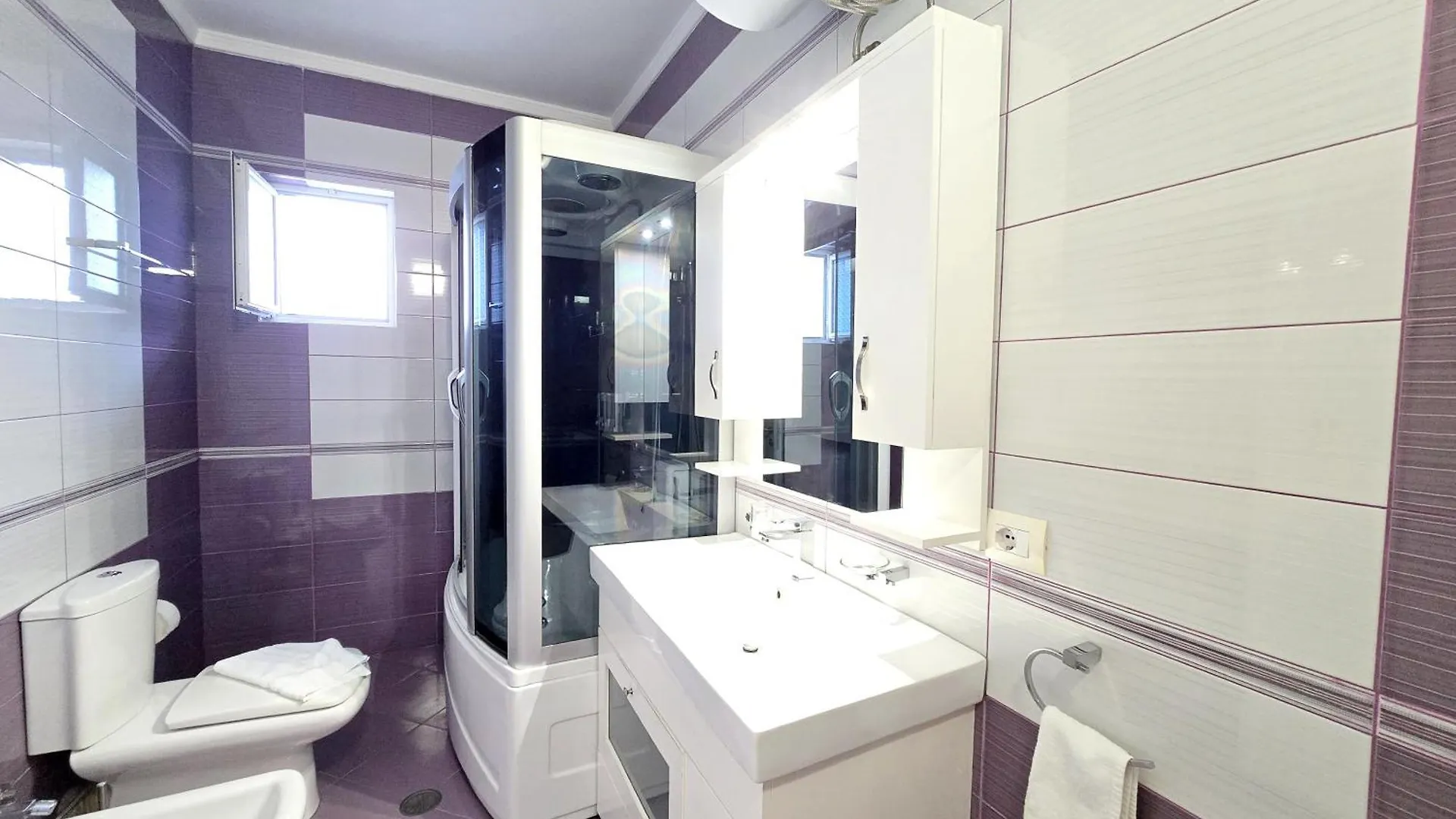Lejlighed Jona'S Top-Floor Oasis Sarandë